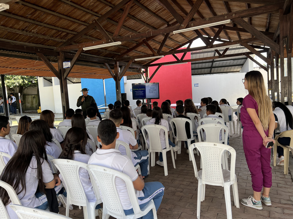 Visita Unidad Antinarcóticos 2023 foto 2