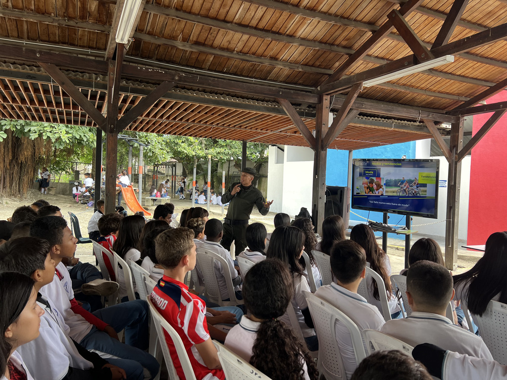 Visita Unidad Antinarcóticos 2023 foto 3